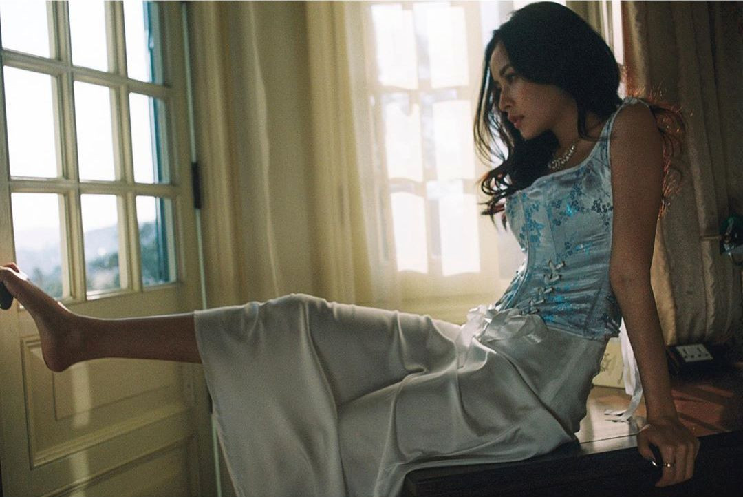 Vừa tung ảnh bán nude, Chi Pu lại gây sốt với bikini siêu bé lộ chân ngực ảnh 6