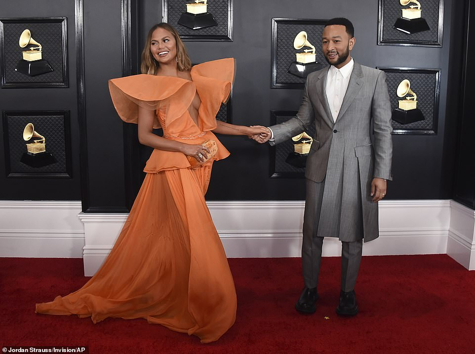 Chiêm ngưỡng những bộ cánh đẹp nhất trên thảm đỏ Grammy 2020 ảnh 5