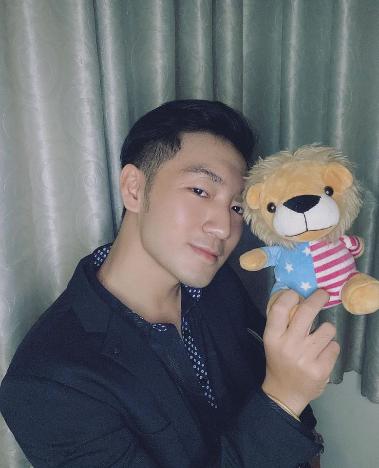 Thầy giáo điển trai mở lớp học tiếng Anh trên TikTok, video nào cũng nhận nghìn tim! ảnh 2