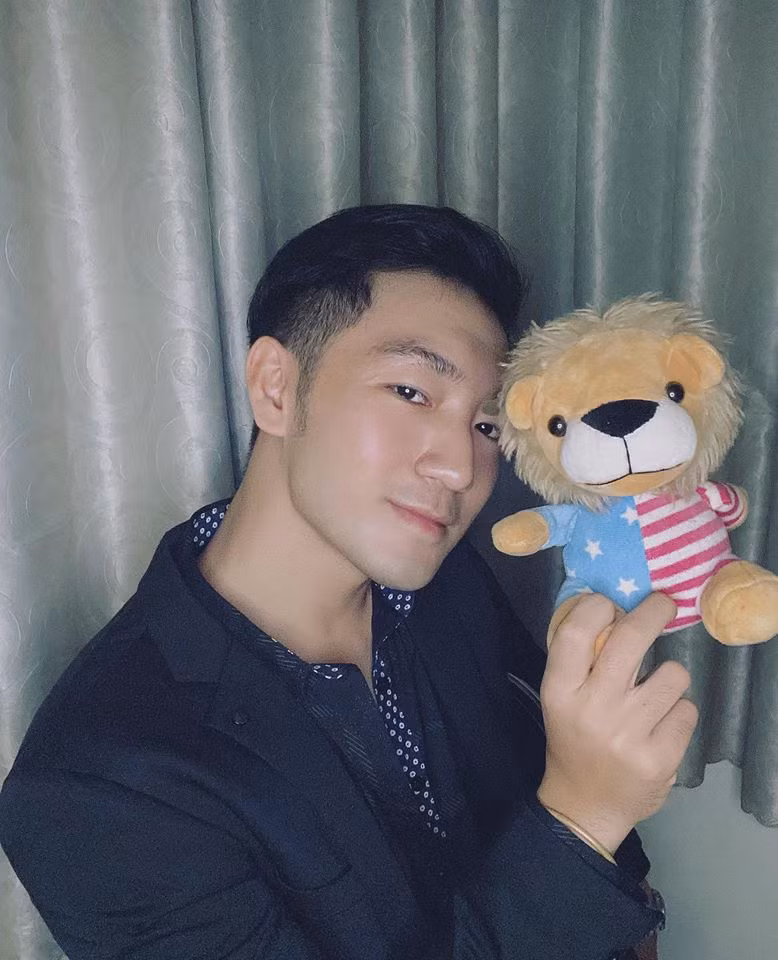 Thầy giáo điển trai mở lớp học tiếng Anh trên TikTok, video nào cũng nhận nghìn tim! ảnh 2