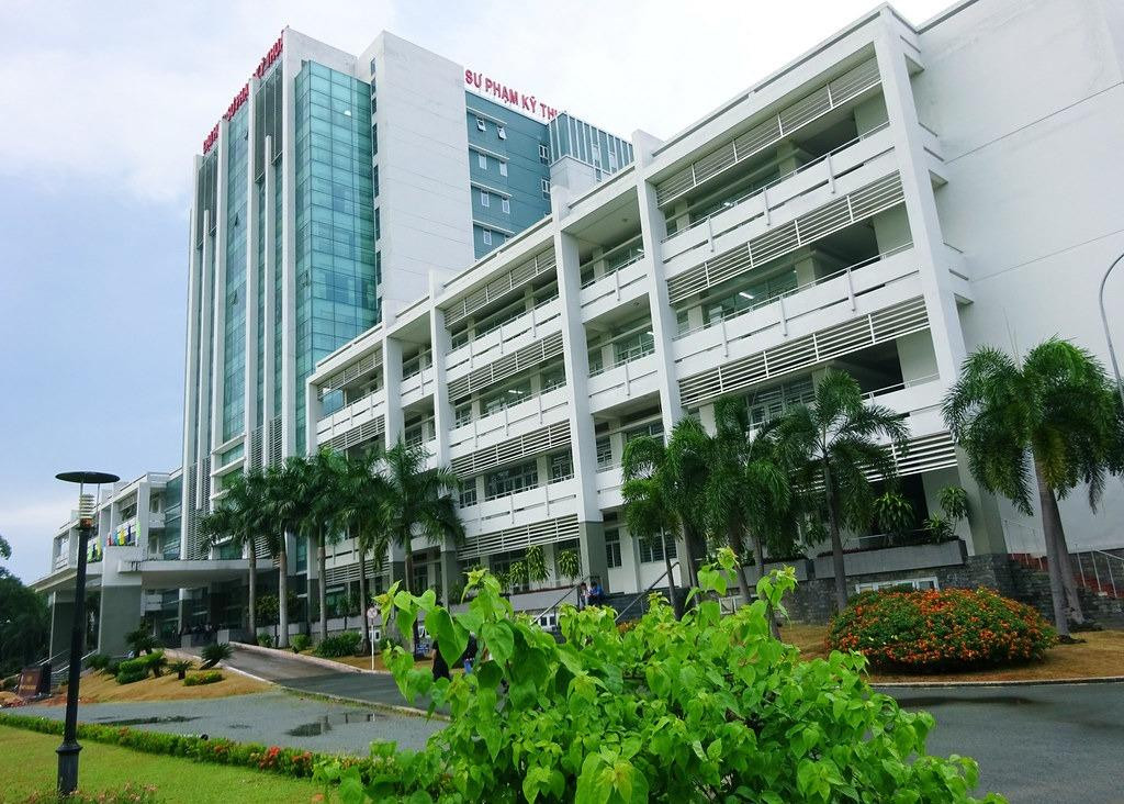 Tuyển sinh bằng học bạ THPT: ĐH HUTECH nâng chỉ tiêu, ĐH Văn Lang đưa ra nhiều lựa chọn ảnh 1