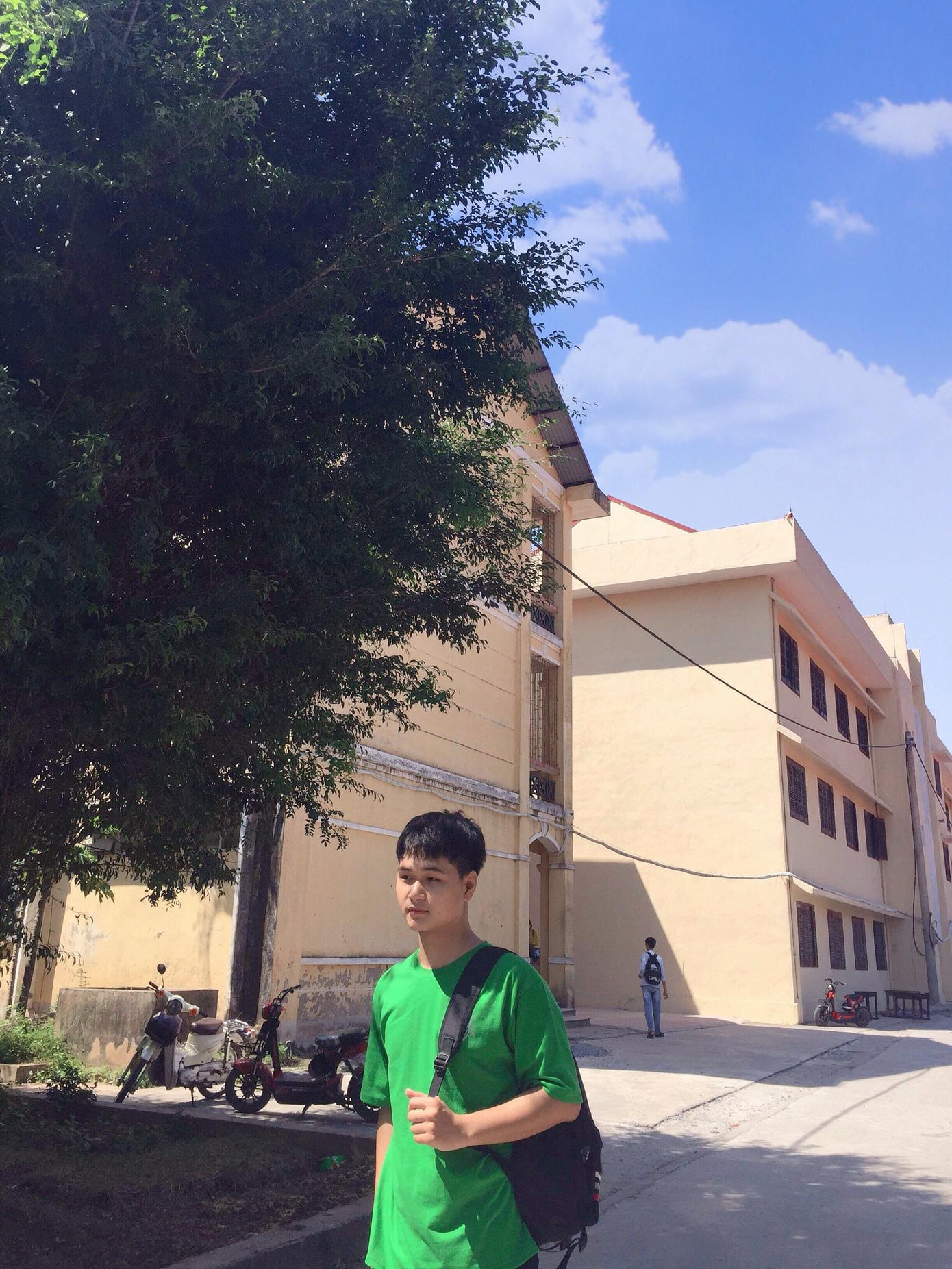 Ký sự ôn thi của 2K2-ers: Đừng share “thần” xoài nữa, chúng tớ chỉ cần “thần” điều hòa! ảnh 2