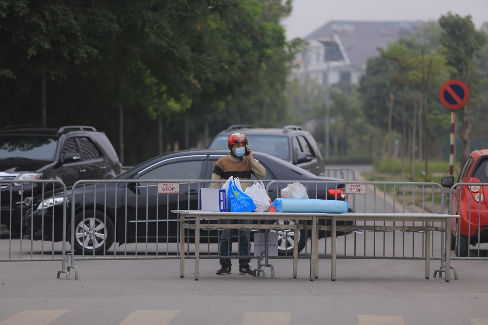 Xúc động trước câu chuyện đẹp bên trong khu vực cách ly đặc biệt nhất Hà Nội ảnh 1