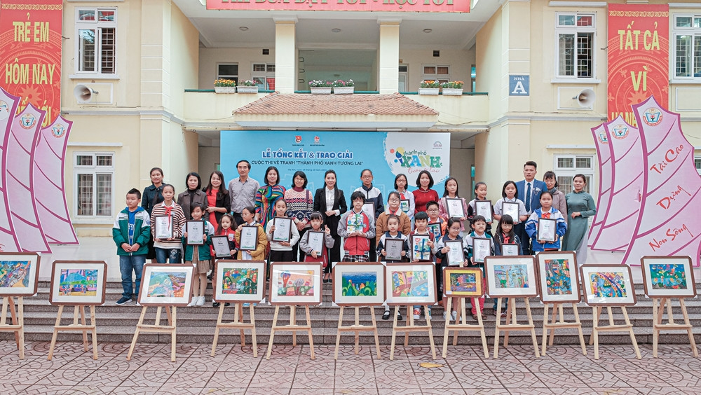 Hàng nghìn học sinh Hà Nội trổ tài vẽ tranh để truyền tải ước mơ về thành phố xanh ảnh 2