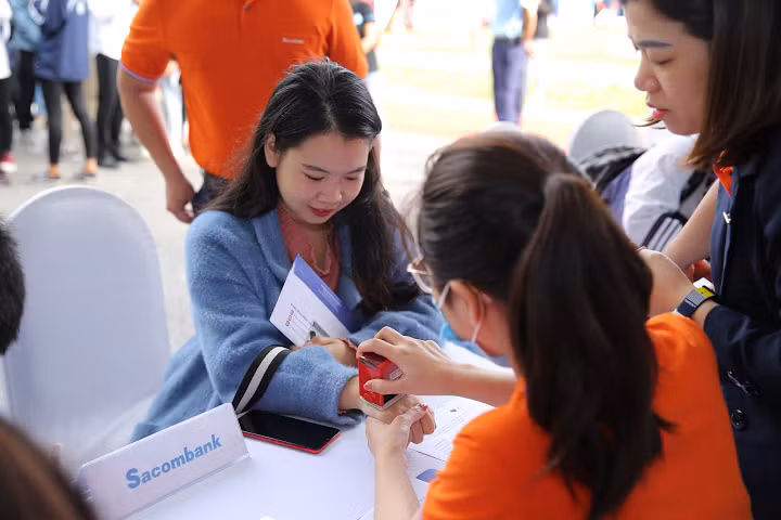 Giới trẻ Hà Nội hào hứng “tạm biệt” tiền mặt tại lễ hội mua sắm - giải trí Sóng Festival ảnh 3