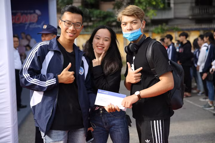 Giới trẻ Hà Nội hào hứng “tạm biệt” tiền mặt tại lễ hội mua sắm - giải trí Sóng Festival ảnh 2