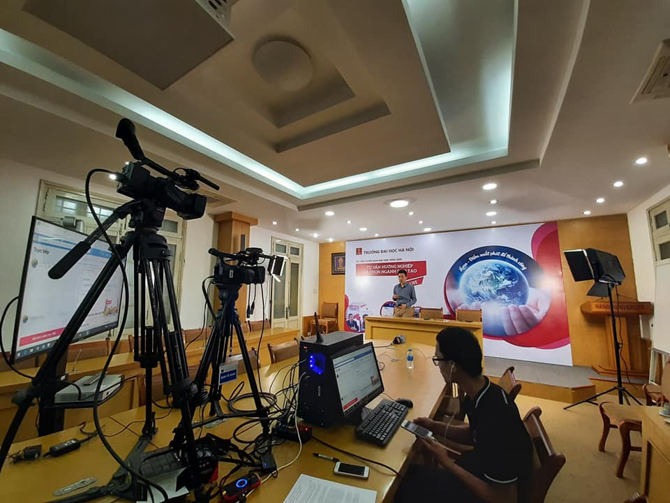 Khó nghĩ khi chọn trường? Hãy “tìm đường” từ chuỗi chương trình tư vấn tuyển sinh! ảnh 6