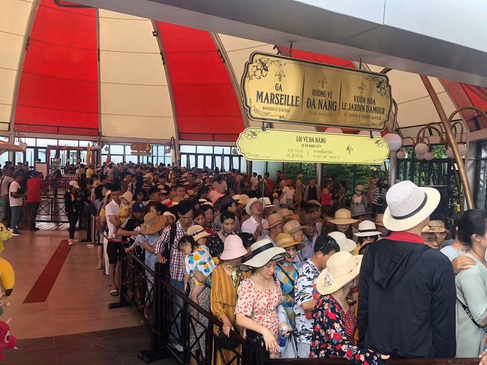 Du lịch mùa cao điểm, cần chuẩn bị gì trước “biển người” ở sân bay và các điểm vui chơi? ảnh 1