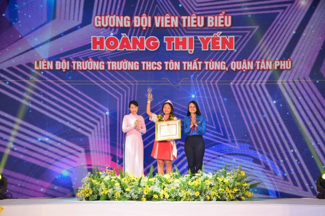 Hoàng Thị Yến nhận danh hiệu "Gương đội viên tiêu biểu". Gương mặt trẻ Việt Nam tiêu biểu 2020: Chuyện chưa kể của 2 đề cử nhỏ tuổi nhất ảnh 2
