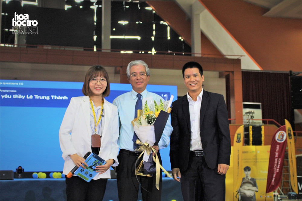 Vừa nhập học, các bạn tân sinh viên đã được chào đón bằng Tuần lễ hội nhập cực vui ảnh 4