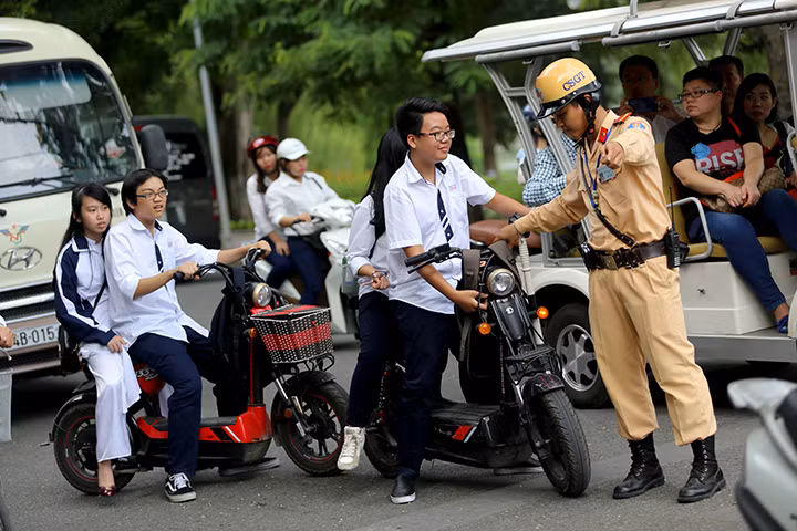Học sinh Hà Nội vi phạm quy định về An toàn Giao thông sẽ bị xử lý hạnh kiểm như thế nào? ảnh 1