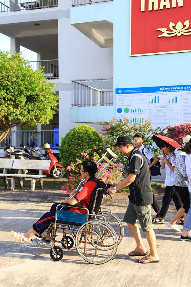 Những khoảnh khắc đẹp của kỳ thi vào lớp 10: Sĩ tử đừng lo, mọi người đều sẽ tiếp sức! ảnh 8