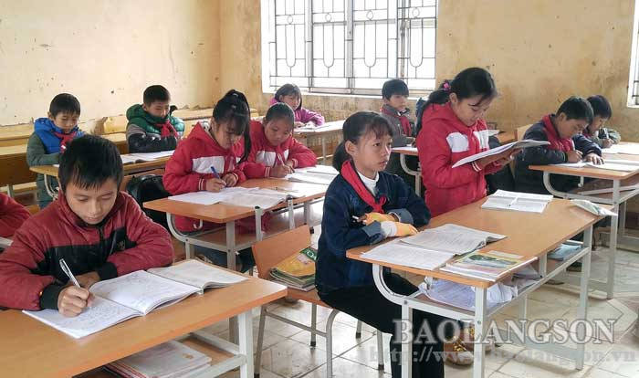 Miền Bắc một số nơi xuống tới 4 độ, các trường sẽ điều chỉnh giờ vào lớp thế nào? ảnh 1