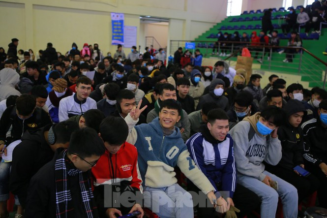 Xúc động trước những khoảnh khắc hiến máu cứu người trong hành trình Chủ Nhật Đỏ 2021 ảnh 1