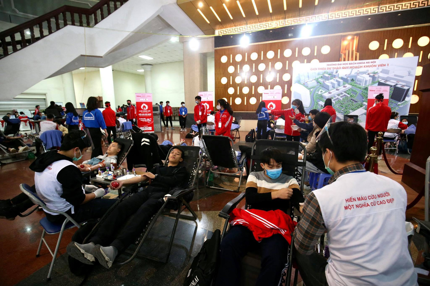 Sinh viên Hà Nội hào hứng tham gia hiến máu trong ngày hội Chủ Nhật Đỏ 2021 ảnh 7