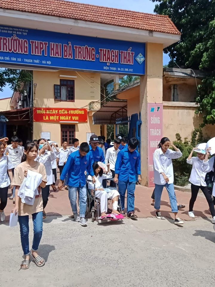 Những khoảnh khắc đẹp của kỳ thi vào lớp 10: Sĩ tử đừng lo, mọi người đều sẽ tiếp sức! ảnh 6