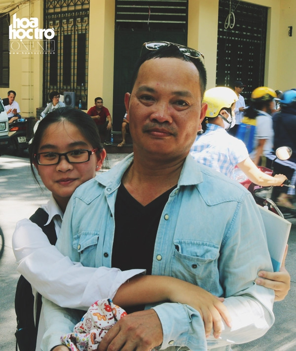 Những khoảnh khắc đẹp của kỳ thi vào lớp 10: Sĩ tử đừng lo, mọi người đều sẽ tiếp sức! ảnh 1