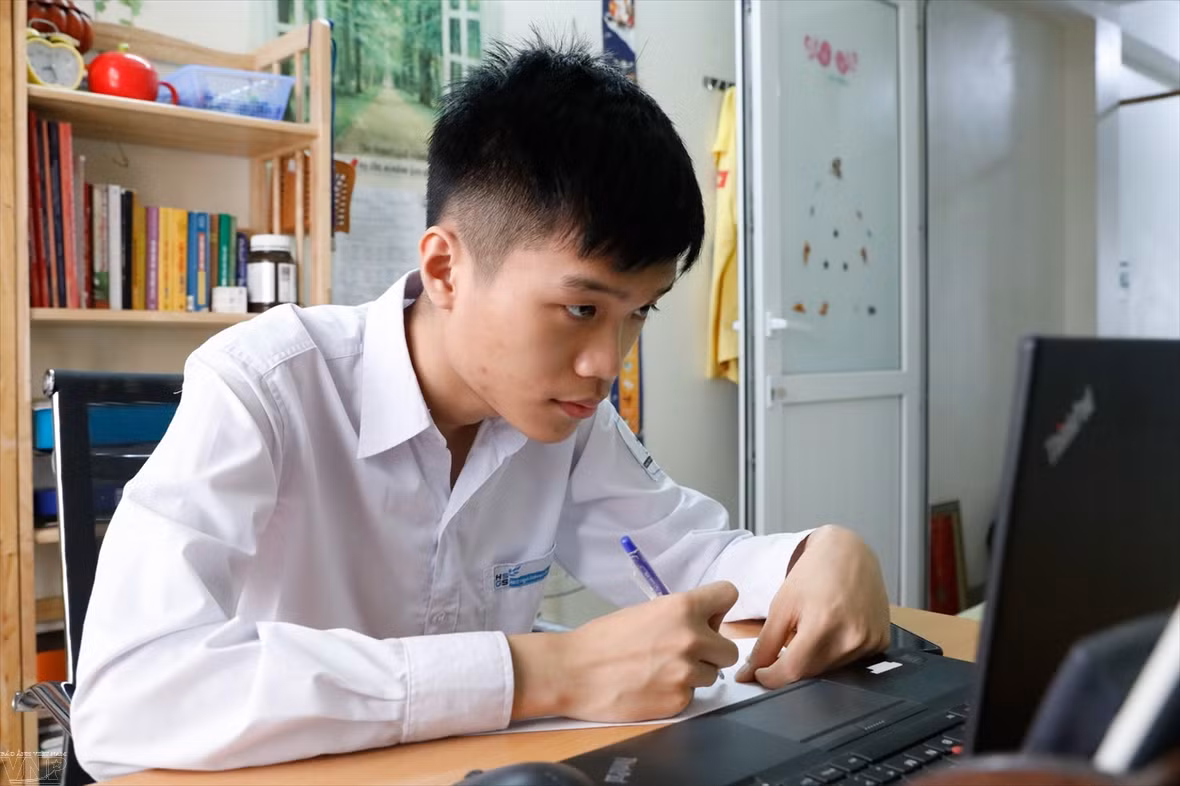 Choáng ngợp với “profile” đáng nể của 10 Gương mặt trẻ Việt Nam tiêu biểu năm 2020 ảnh 1