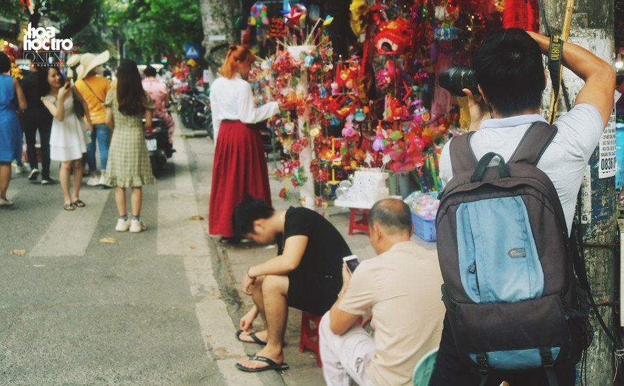 Trung Thu này muốn chụp ảnh trên phố Hàng Mã, teen sẽ mất phí 50.000 đồng/ lần? ảnh 6