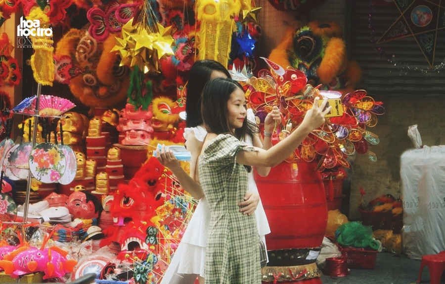 Trung Thu này muốn chụp ảnh trên phố Hàng Mã, teen sẽ mất phí 50.000 đồng/ lần? ảnh 4