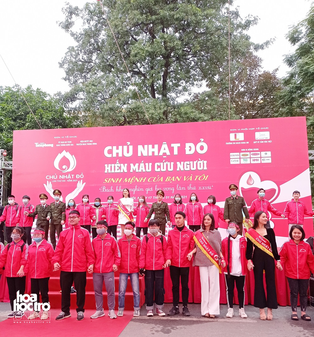 Sinh viên Hà Nội hào hứng tham gia hiến máu trong ngày hội Chủ Nhật Đỏ 2021 ảnh 12