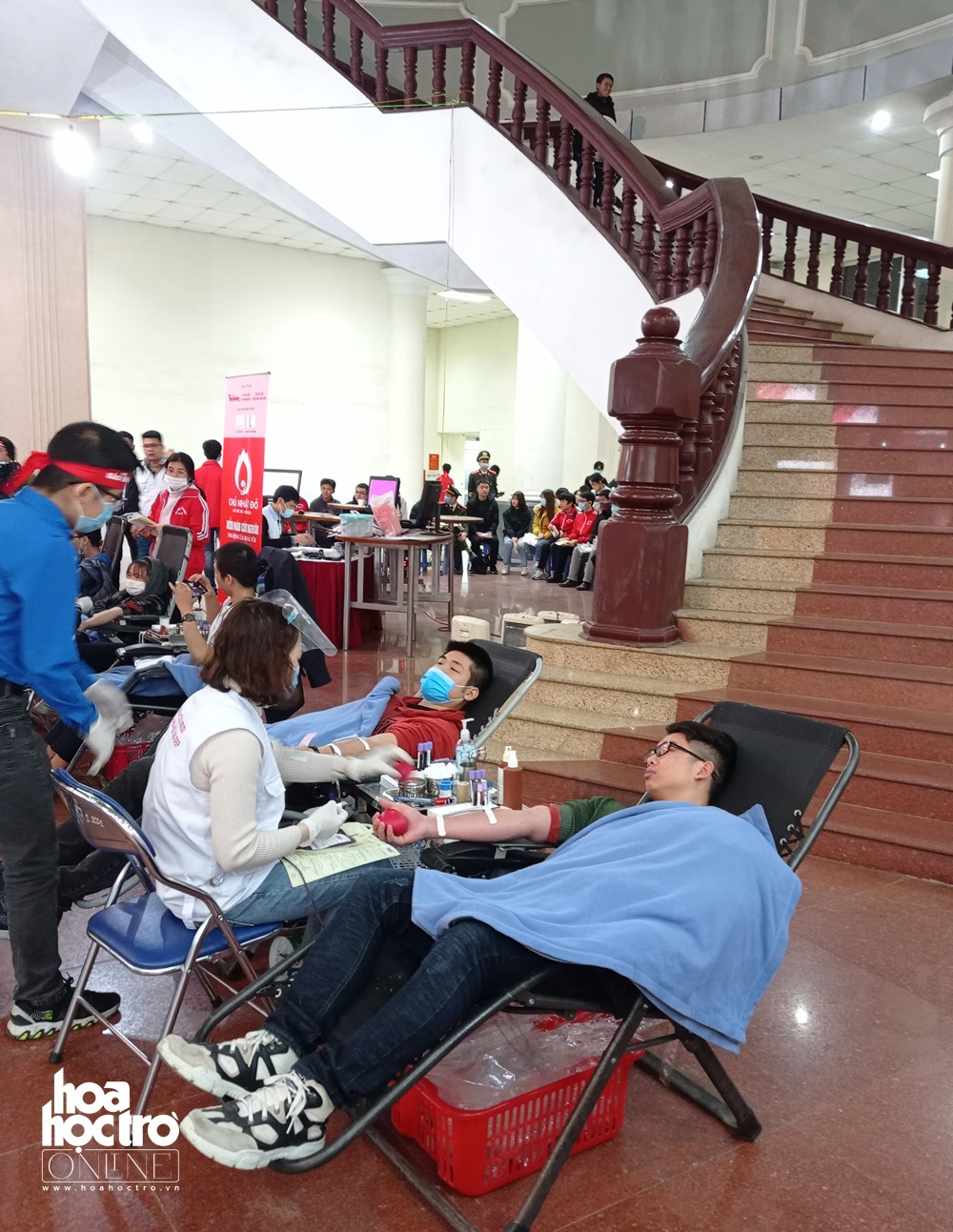 Sinh viên Hà Nội hào hứng tham gia hiến máu trong ngày hội Chủ Nhật Đỏ 2021 ảnh 6