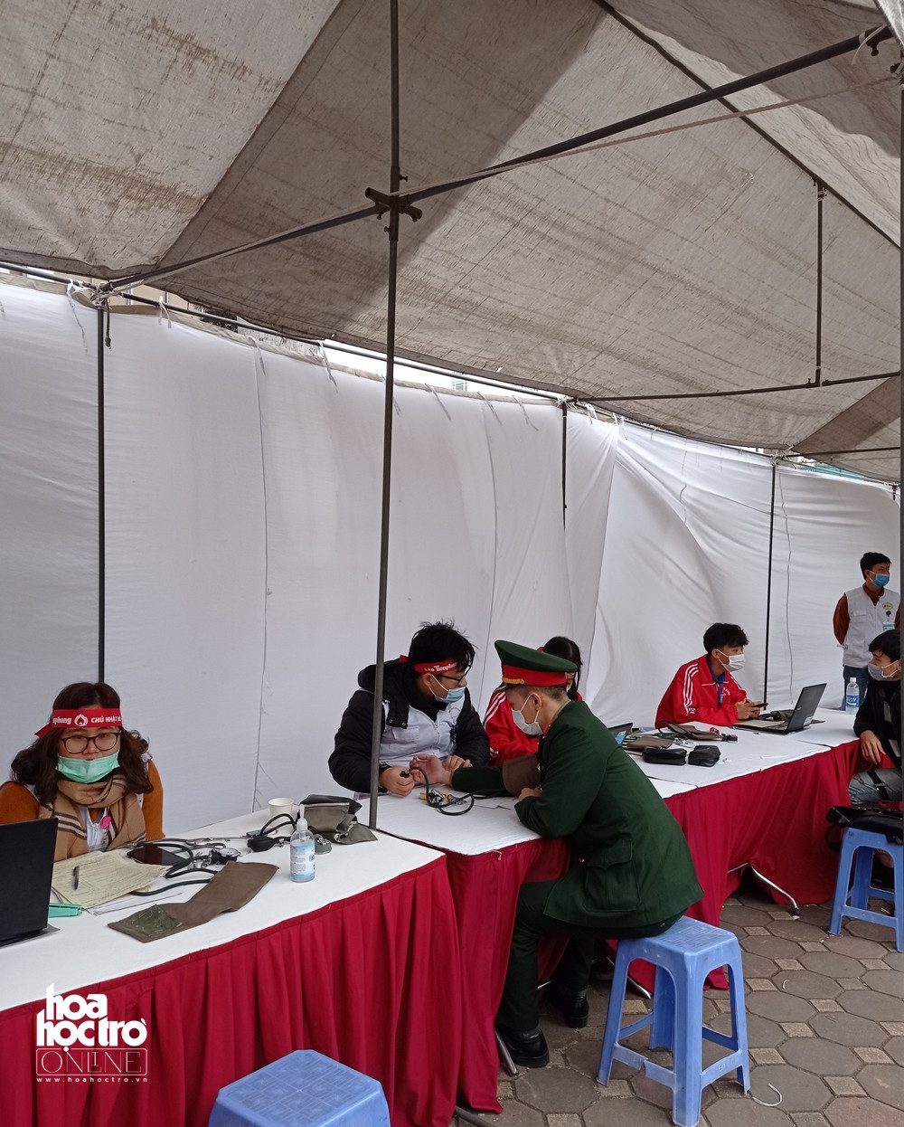 Sinh viên Hà Nội hào hứng tham gia hiến máu trong ngày hội Chủ Nhật Đỏ 2021 ảnh 4