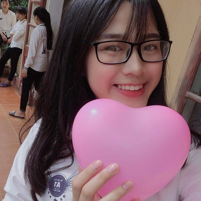 Cô nàng từng là một học sinh, cán bộ Đoàn xuất săc tại trường THPT Hậu Lộc 3. Cộng đồng mạng ngạc nhiên trước điểm thi Đại học của tân Hoa Hậu Đỗ Thị Hà ảnh 3
