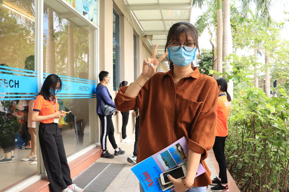 Kỳ thi đánh giá năng lực ĐH Quốc gia TP.HCM: Các thí sinh nắm chắc khoảng 70 - 80% bài làm ảnh 3