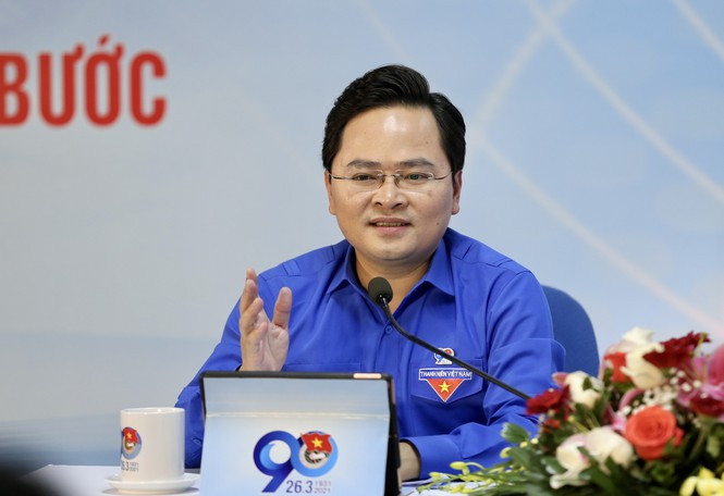 Hoa hậu Tiểu Vy xinh xắn trong màu áo Đoàn thanh niên, đặt câu hỏi cho Ban Bí thư TƯ Đoàn ảnh 3