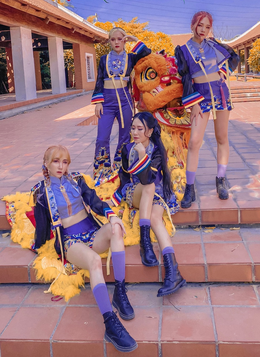 Học BLACKPINK nhảy “How You Like That” với trang phục cách tân, nhóm nhảy B-Wild gây “bão“ ảnh 1