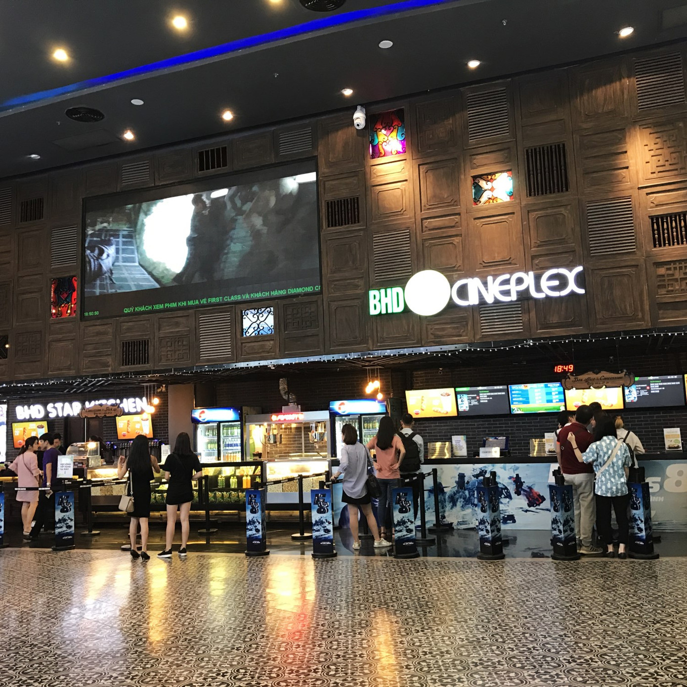 Dịch vụ không thiết yếu được hoạt động trở lại, các hãng hàng không phục hồi đường bay ảnh 1