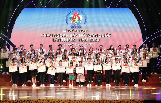 Tween tài năng xuất hiện trong phần giao lưu ở Lễ tuyên dương Cháu ngoan Bác Hồ lần thứ IX ảnh 1