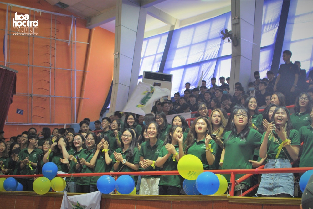 Vừa nhập học, các bạn tân sinh viên đã được chào đón bằng Tuần lễ hội nhập cực vui ảnh 3