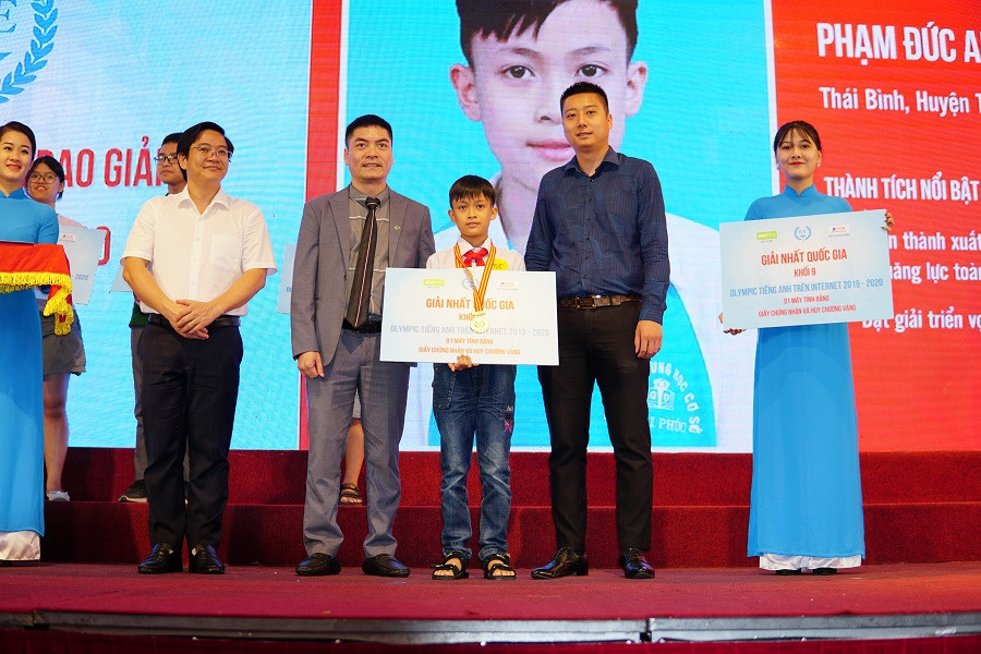 Lễ trao giải cuộc thi IOE lần thứ 10: Hàng trăm học sinh tài năng háo hức nhận phần thưởng ảnh 2