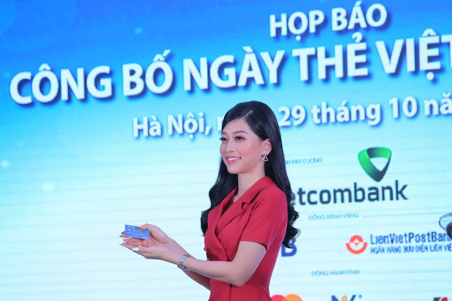 Á hậu Bùi Phương Nga là đại sứ hình ảnh của Ngày Thẻ Việt Nam. Tại sao nên sở hữu ngay một chiếc thẻ thanh toán Contactless trong thời điểm hiện tại? ảnh 3