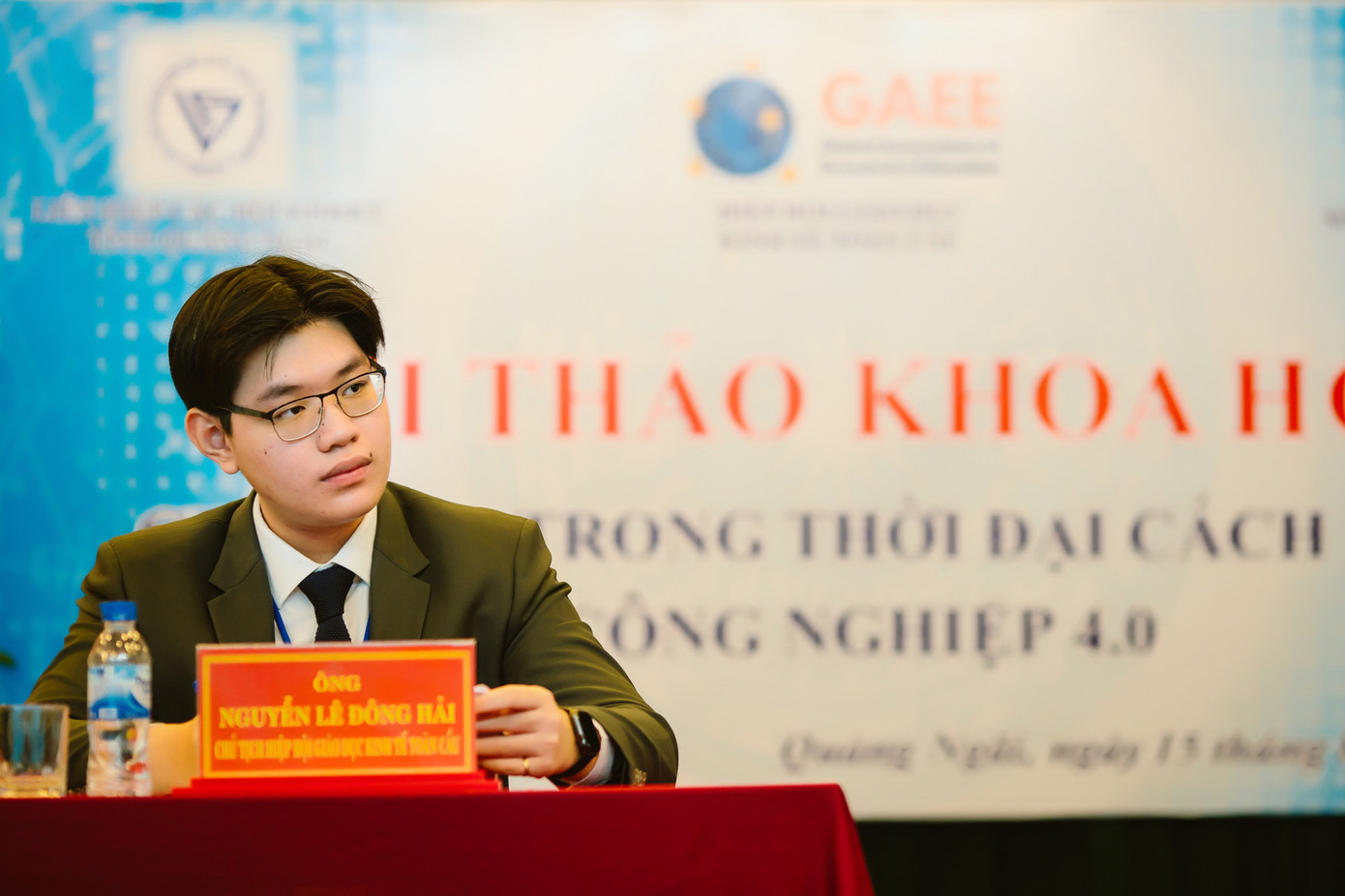 Đông Hải tại Hội thảo "Giáo dục trong thời đại công nghẹ 4.0" do GAEE và Sở Giáo dục Đào tạo, Liên hiệp các hội khoa học kỹ thuật tỉnh Quảng Ngãi tổ chức. Chàng trai 2K đỗ 21 trường ĐH: “18 tuổi, tớ là lãnh đạo của một tổ chức quốc tế!“ ảnh 5