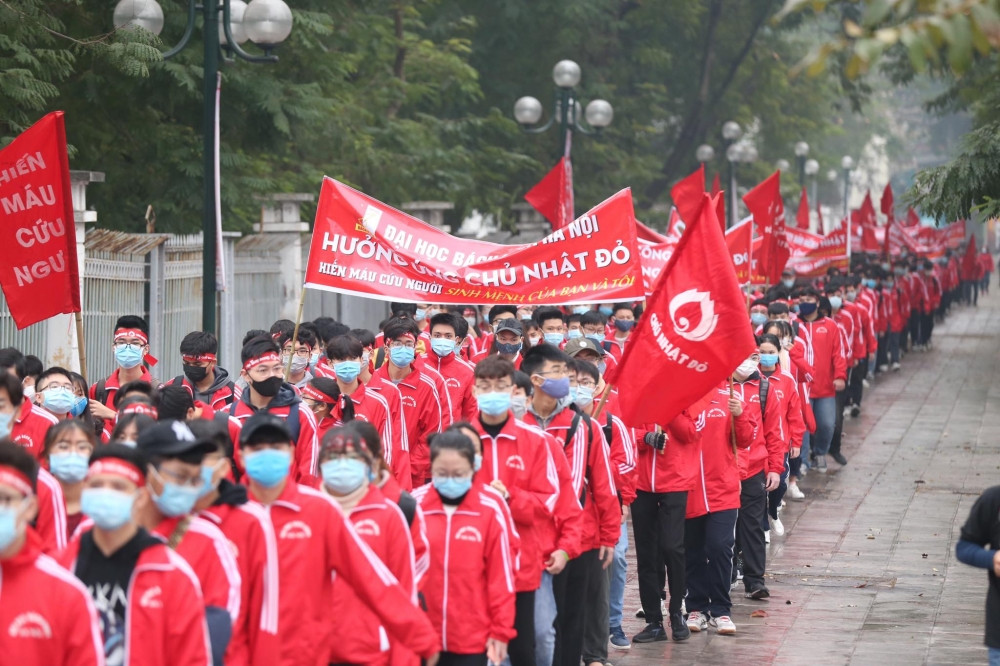 Sinh viên Hà Nội hào hứng tham gia hiến máu trong ngày hội Chủ Nhật Đỏ 2021 ảnh 1