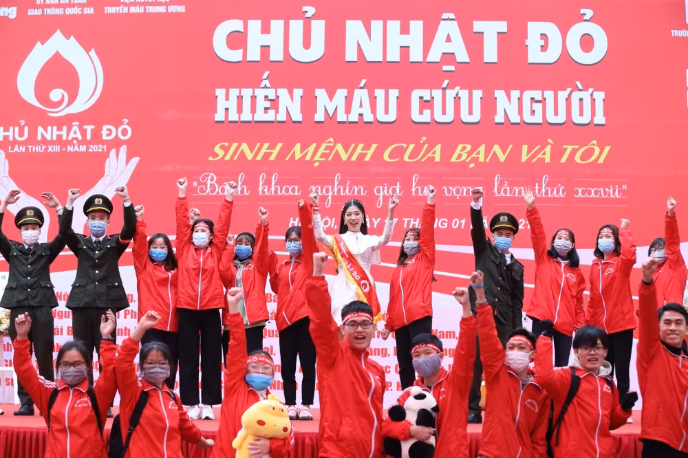 Sinh viên Hà Nội hào hứng tham gia hiến máu trong ngày hội Chủ Nhật Đỏ 2021 ảnh 11