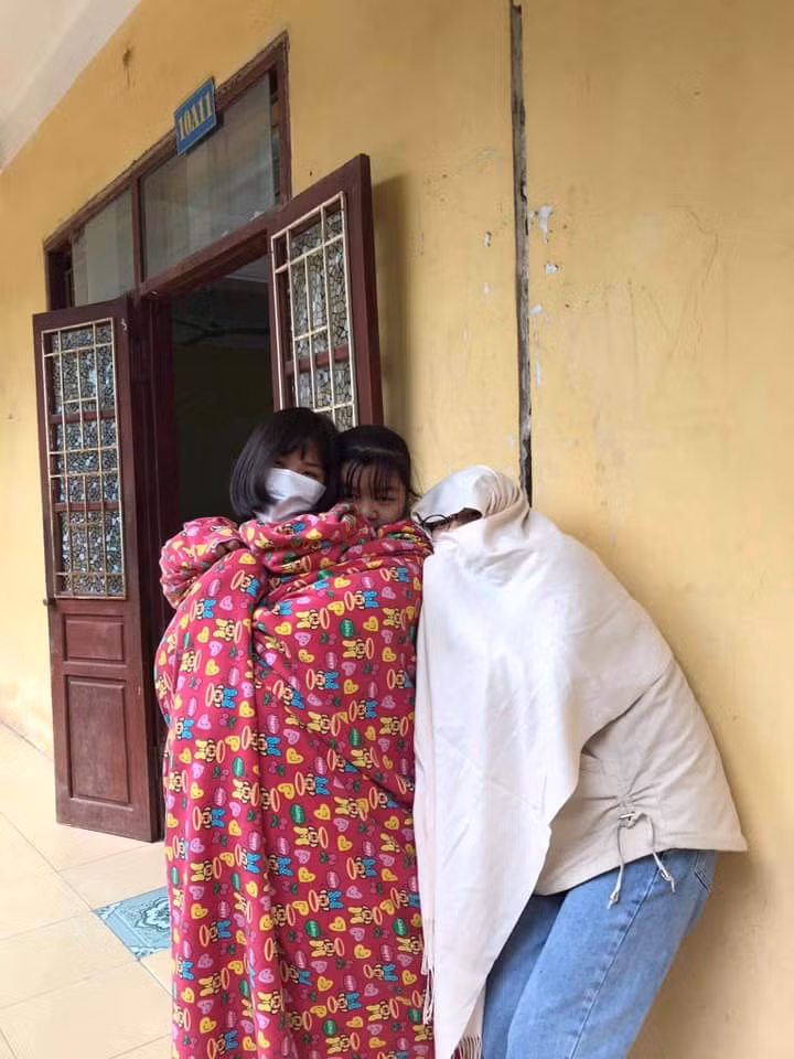 Miền Bắc một số nơi xuống tới 4 độ, các trường sẽ điều chỉnh giờ vào lớp thế nào? ảnh 3