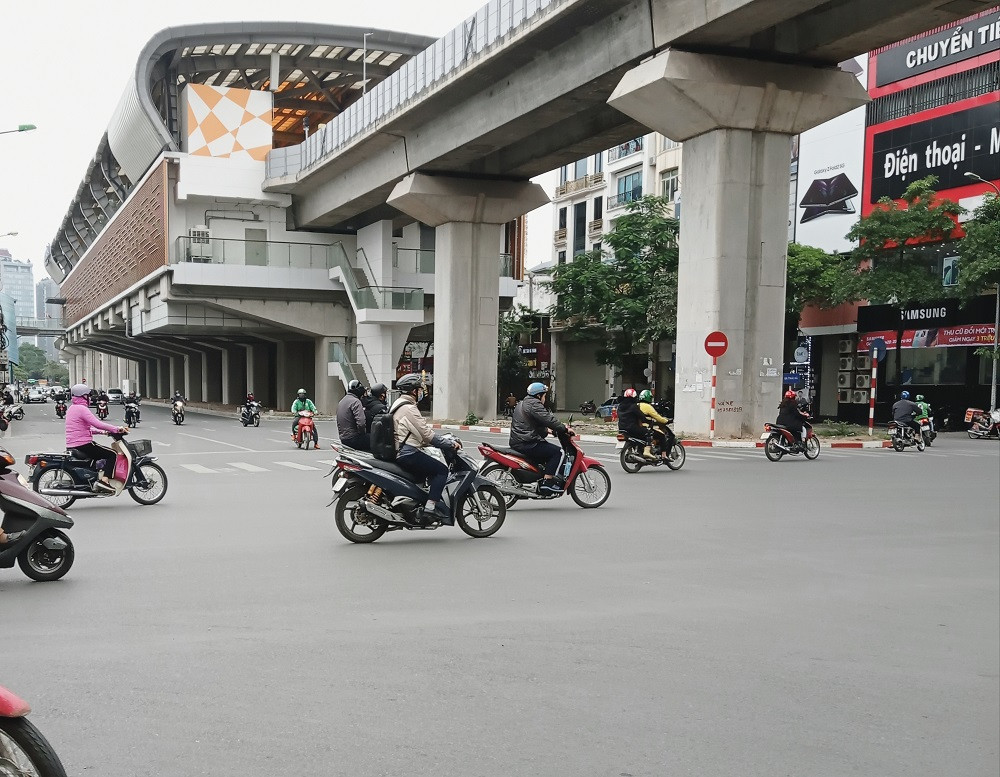 Miền Bắc trời rét đậm dưới 15 độ, học sinh rủ nhau mang chăn đến trường giữ ấm ảnh 1