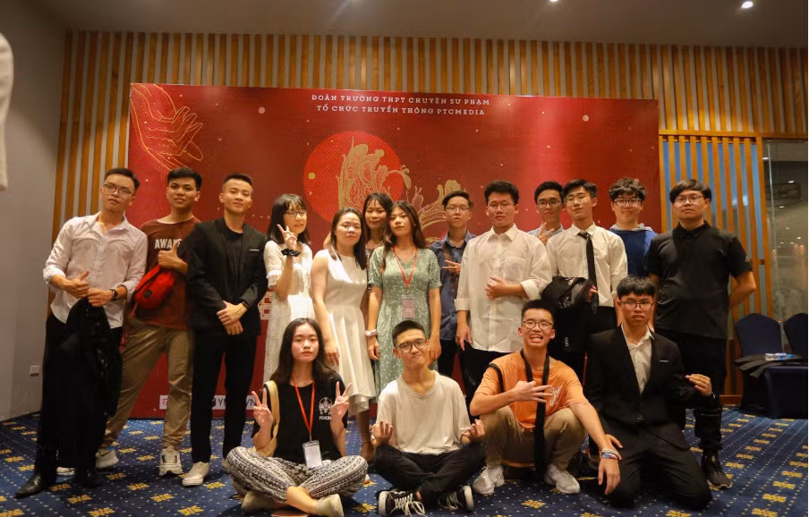 Mãn nhãn với Fiesta A Cielo: Đêm hội bùng nổ tài - sắc của học sinh Chuyên Sư Phạm ảnh 1