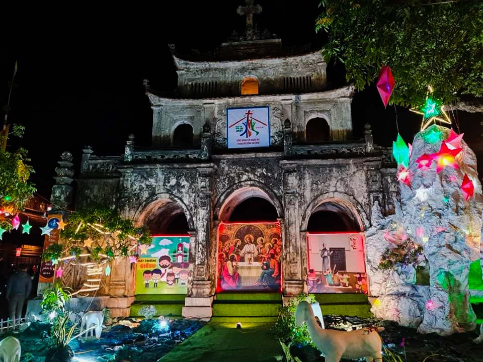 Sửng sốt với dòng người đổ về đón Noel ở nhà thờ Phát Diệm ảnh 10