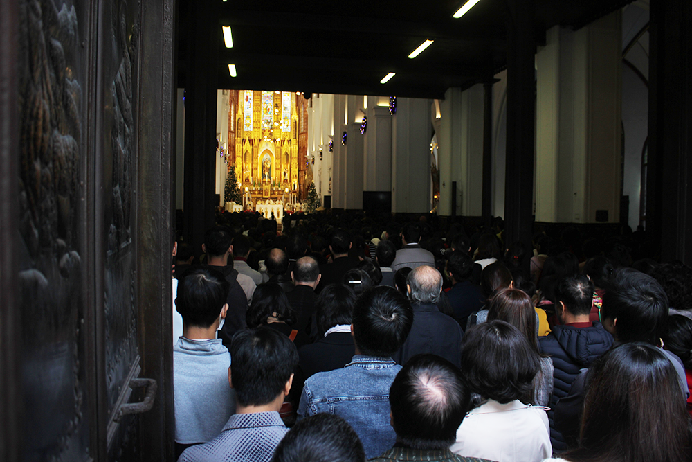 Hình ảnh đại lễ Giáng sinh của hàng nghìn giáo dân ở nhà thờ Lớn ảnh 8