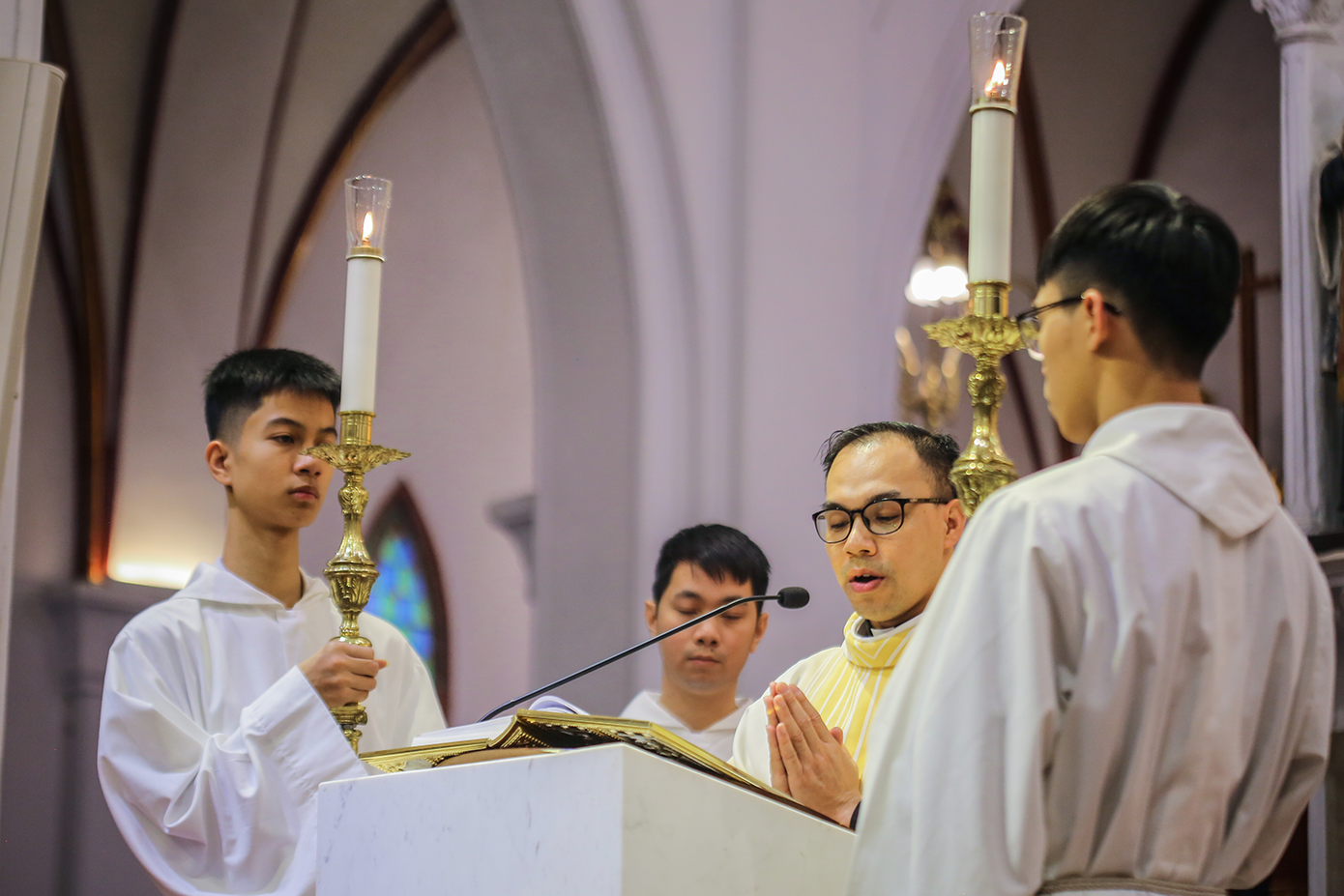 Hình ảnh đại lễ Giáng sinh của hàng nghìn giáo dân ở nhà thờ Lớn ảnh 4