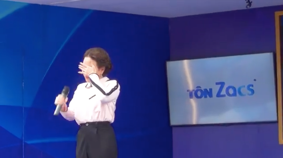 Việt Hương khóc nức nở trong show truyền hình khi nhắc đến cố nghệ sĩ Chí Tài ảnh 2