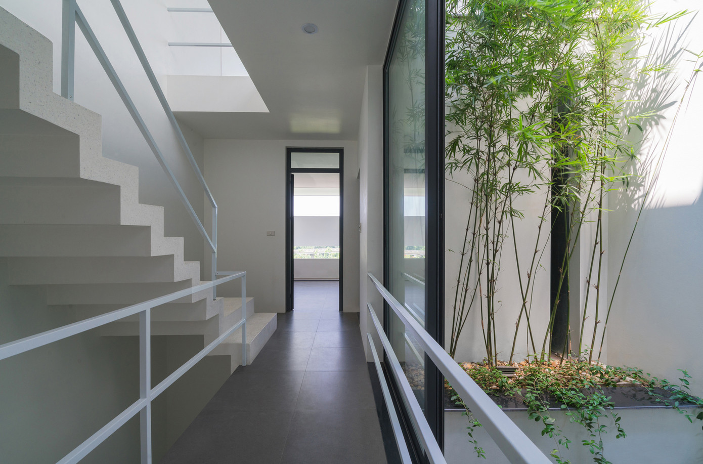 Nhà phố nhỏ hẹp đẹp hút mắt nhờ thiết kế thông minh ảnh 7