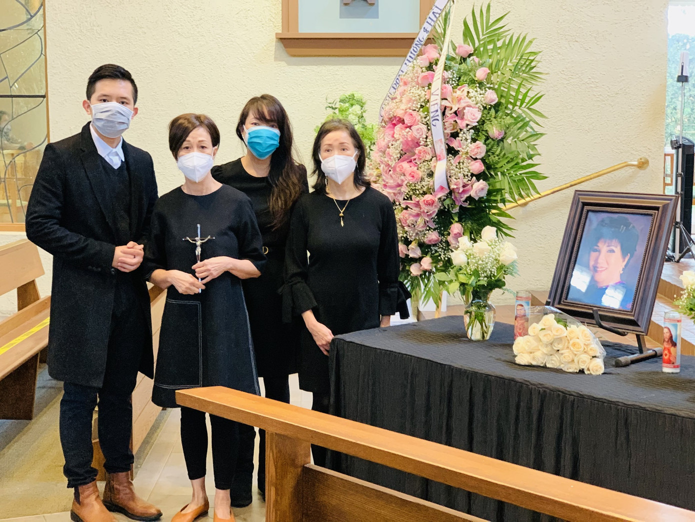 Tang lễ ấm cúng của danh ca Lệ Thu tại Mỹ giữa lúc dịch bệnh phức tạp ảnh 1
