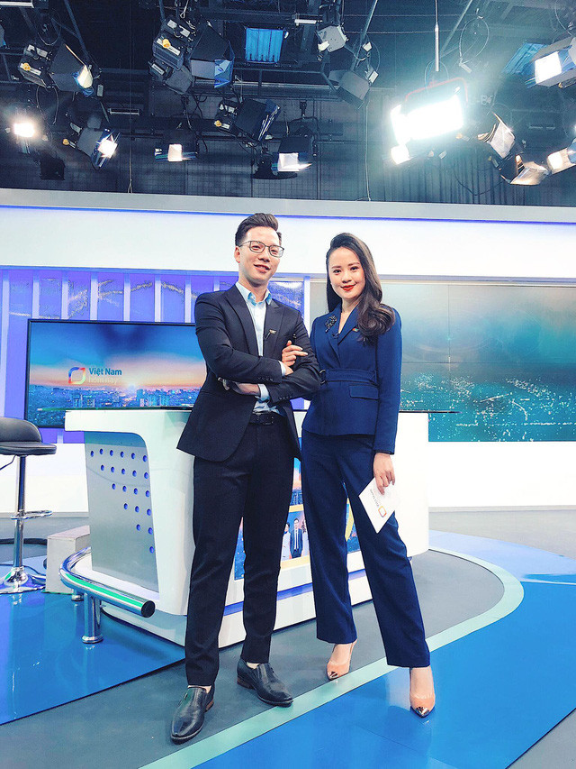 Nhan sắc BTV Thời tiết 9x dẫn bản tin Thời sự 19h ảnh 10