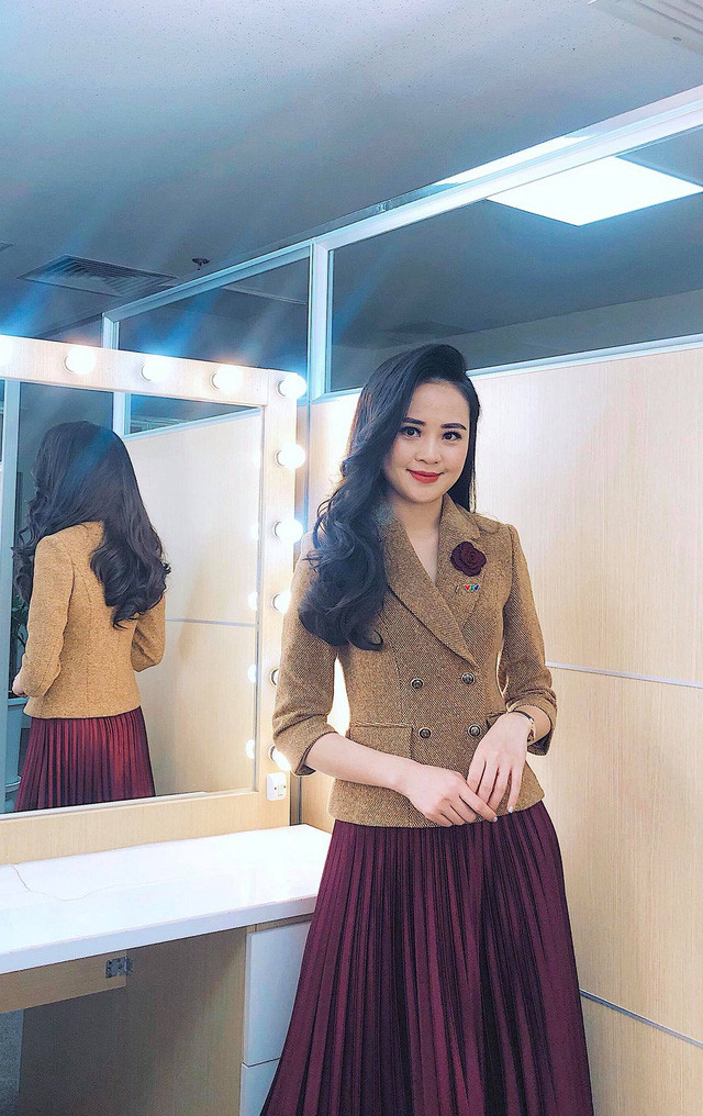 Nhan sắc BTV Thời tiết 9x dẫn bản tin Thời sự 19h ảnh 9